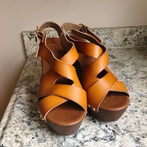 Candie’s wedges